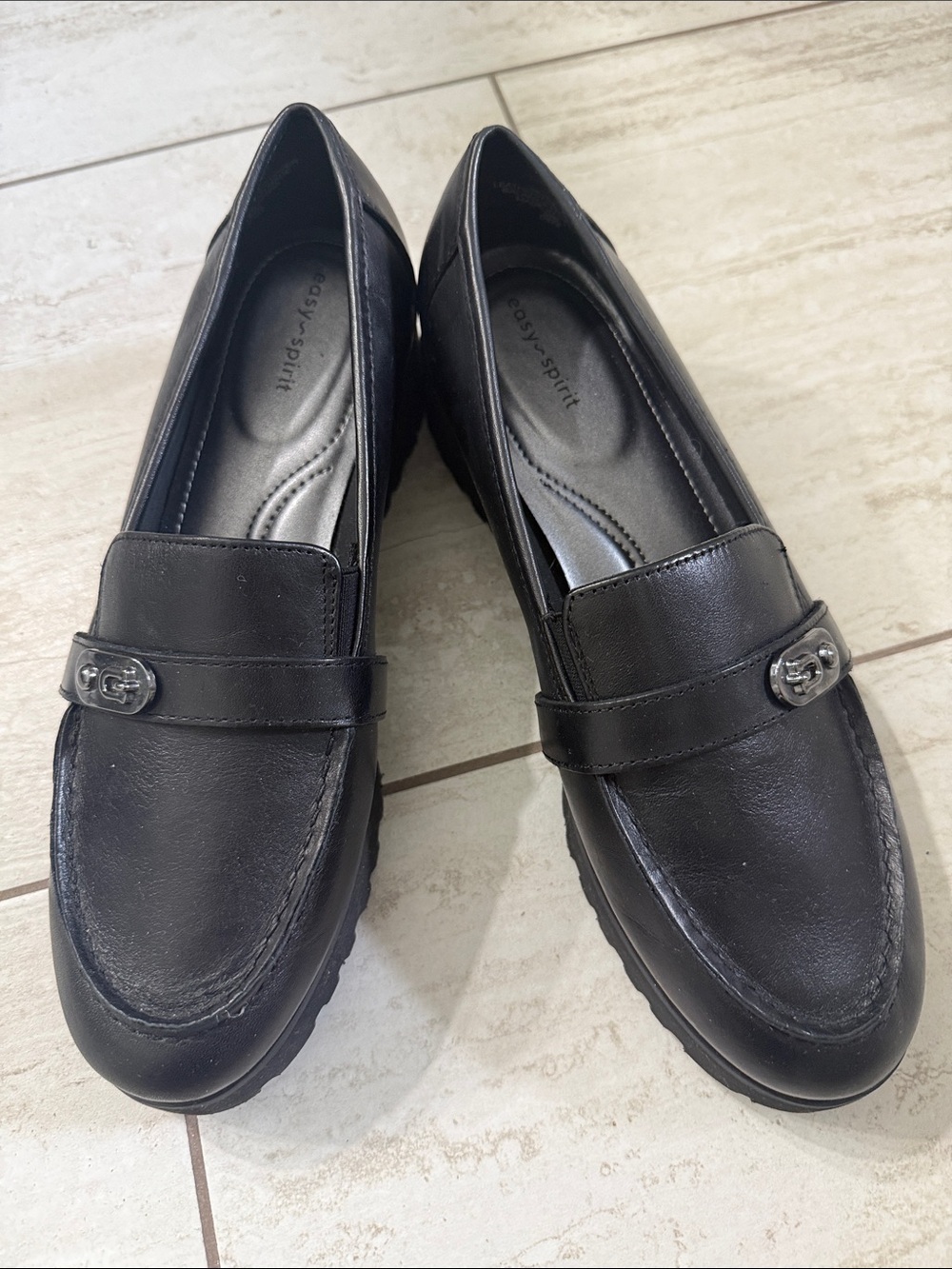 Easy Spirit Black Leather Penny Loafers with Silver Accent..size 9 ..NEW